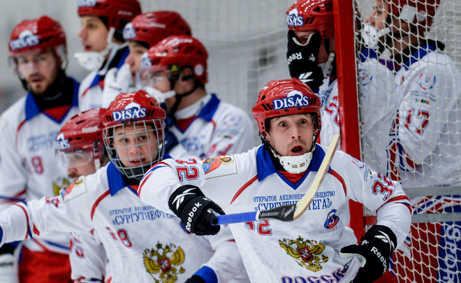 Сборная России по хоккею с мячом обыграла команду Финляндии и вышла в финал ЧМ в Швеции