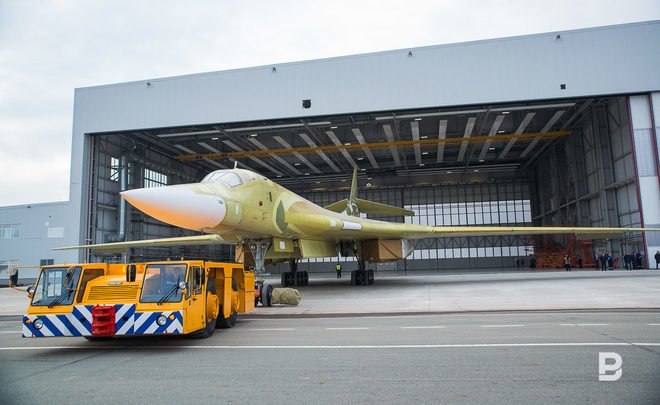 «90 лет прогресса»: новый ракетоносец Ту-160М2 выкатили из цеха к юбилею завода им. Горбунова