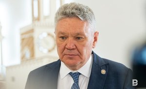 Переход на «дистант» и обратно, родителей «на колени» и кадровые перестановки: 10 фактов о Рафисе Бурганове