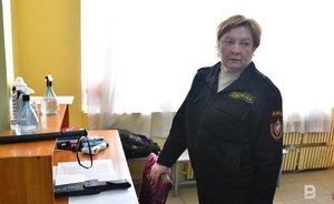 «Брешь» в рядах охранников-профессионалов закрыли пенсионеры и женщины