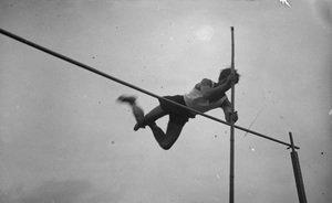Фотомарафон «100-летие ТАССР»: прыжок с шестом, 1926 год