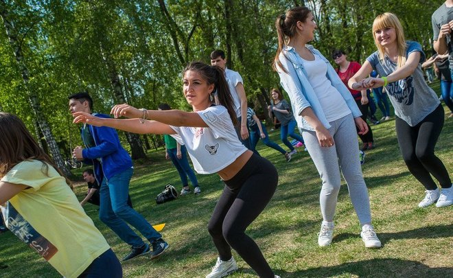 Видеоопрос: «Нужно ли в России делать еще один выходной — День здорового образа жизни?»