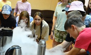 Вторая жизнь пластика: как сотрудники Казаньоргсинтеза провели «ЭкоУтро» в лагере «Солнечный»