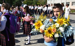 Уроки по 55 минут и родители за забором — история первого «ковидного» Дня знаний в фото