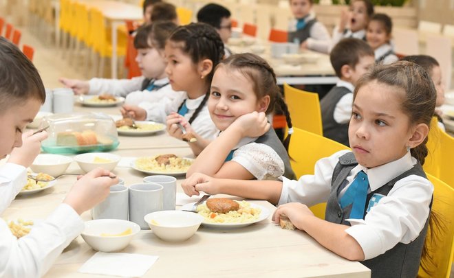 Родители школьников Казани жалуются на сбои в оплате питания