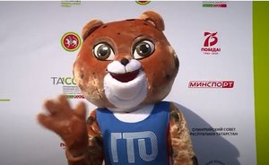 День физкультурника в Казани: медведи-силачи, дипломы активистам и зарядка с депутатом