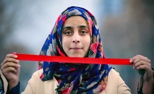 Для чего афганские женщины рисуют «красные линии»