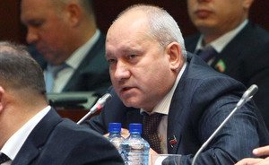 Второй за полгода директор, иск о банкротстве и другие проблемы Андрея Симакова