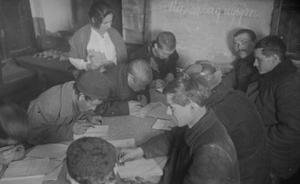 Фотомарафон «100-летие ТАССР»: Занятие в классе по ликбезу, 1927 год