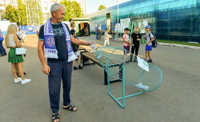 Болельщики матча «Нефтехимик» — «КАМАЗ» сдали пластик на вторичную переработку