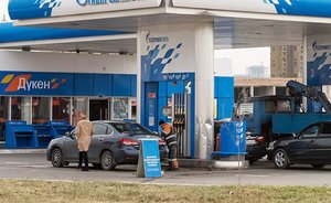 Разморозку цен на бензин россияне встречают марш-броском на заправки Казахстана