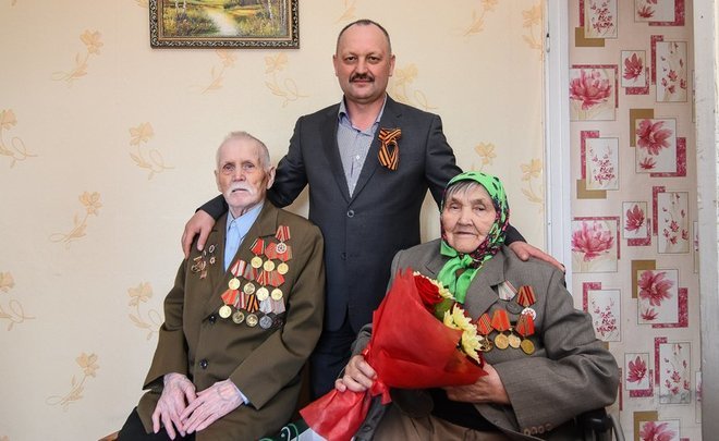 В преддверии Дня Победы руководство ТАИФ-НК поздравило подшефных ветеранов