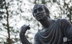 Поэту и министру юстиции: в Лядском саду возложили цветы к памятнику Державину