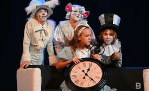 «Поколение NEXT» в Казанском ТЮЗе: прозрачные дети с «ярыми» попытками познать мир