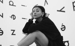 Писательница Екатерина Манойло о своем дебютном романе, отношениях с отцом и культуре бытового насилия