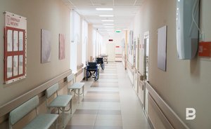 «Зашили рану, а человек истек кровью»: врачу предъявили смерть бомжа-пациента