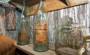 «Молящимся будут видны все безобразия, неизбежно сопутствующие винной лавке»