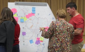 «Нам бы дорогу, и мусор вывезти, может, и туристы заедут»: как в Шигалях судьбу Голубых озер решали