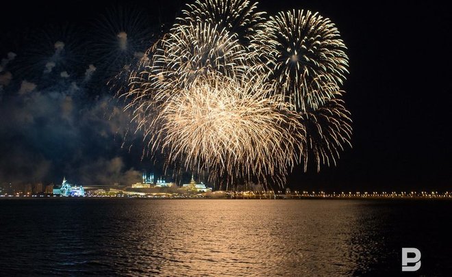 День Победы — 2021: вальс на Кремлевской набережной, зажигательная лезгинка и заключительный салют