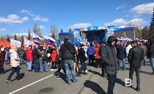 Снег и фонтаны в Татарстане, шествие на Сахалине, рабочие в Китае — как проходит Первомай