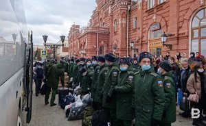 Видеоопрос: «Как относитесь к идее вернуть двухлетнюю службу в армии?»