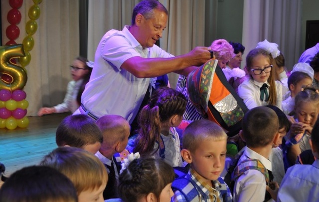 Депутат Госдумы Айрат Хайруллин поддержал акцию «Помоги собраться в школу» в 12-й раз