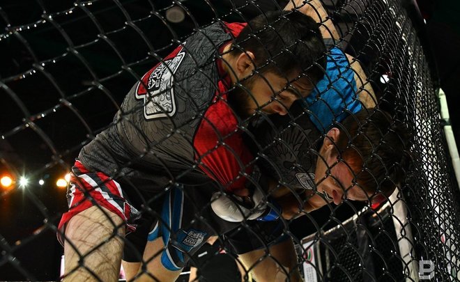 Схватки без правил под зорким взором Емельяненко: в Казани прошли финалы чемпионата ПФО по ММА