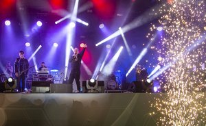 «Я по жизни загулял, прямо в Нижнекамск попал»: Олег Газманов и другие сюрпризы празднования Дня химика