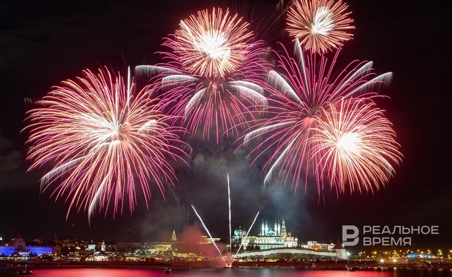 Праздничный концерт и салют: как Казань отмечала День республики