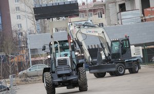 И экскаватор в пляс пустился: шоу танцующих тракторов на Казанской ярмарке