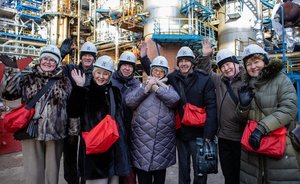 «До слез»: ветераны «ТАИФ-НК» побывали с экскурсией на родном предприятии