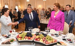 «Большая семья — это весело и интересно»: Рустам Минниханов принял лучшие супружеские пары Татарстана