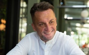 «Друзья первое время хохотали: «Как тебя тряхнуло — с ресторанов на помойки»