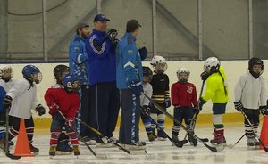 Секреты «взрослого» хоккея: Денис Архипов провел мастер-класс для юных спортсменов