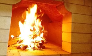 «Печи с лежанками снова в моде» — как новый тренд спасает умирающую профессию печника