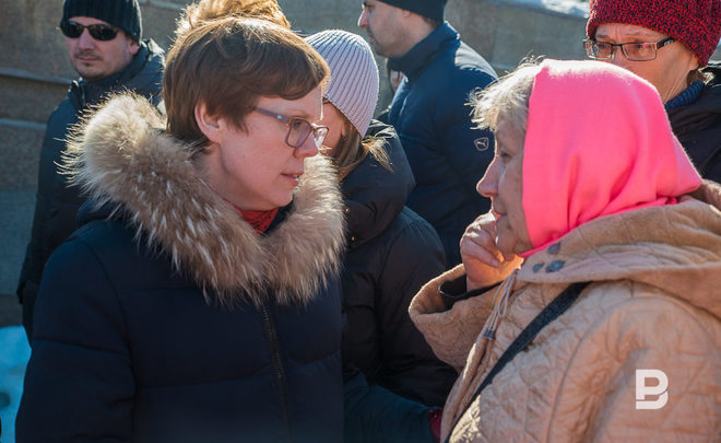 Пикет пострадавших клиентов Татфондбанка закончился задержанием активистки Юмановой