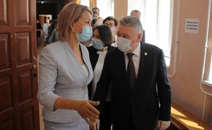 На социальной дистанции: как в Казани сдают пробный ЕГЭ