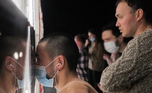 «Вас били когда-нибудь?»: Туфан Имамутдинов и его спектакль-инсталляция о беженцах рохинджа