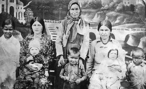 Фотомарафон «100-летие ТАССР»: женщины из семьи Имамовых, село Актаныш, 1939 год