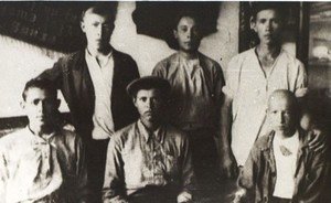 Фотомарафон «100-летие ТАССР»: передовая бригада скобовщиков 3-й меховой фабрики, 1935 год