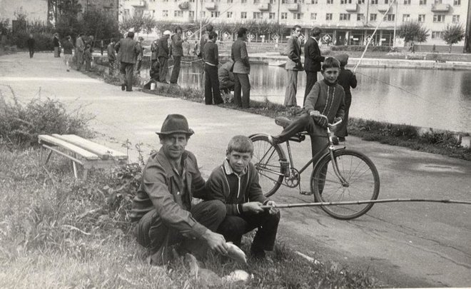 Фотомарафон «100-летие ТАССР»: рыбаки на городском озере Зеленодольска, 1980 год