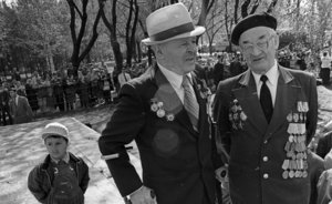 Новый 1992-й: День Победы без парада, «праздничный репертуар» видеосалонов, регбисты Казани — в высшей лиге