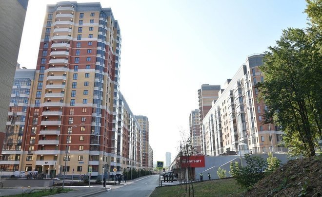 Новоселы долгостроев ЖК «МЧС» выбивают федеральный участок под школу