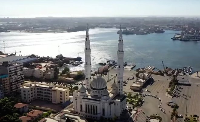 Гаяз Исхаки впадает в Средиземное море