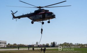 Сотрудники ОМОН и СОБР Управления Росгвардии по РТ отработали десантирование с вертолета