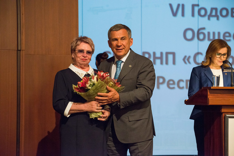 Рустам Минниханов, врио президента РТ, вручает награды