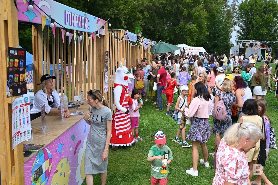 Холодный десерт среди жаркого лета: как проходит фестиваль мороженого в парке Горького