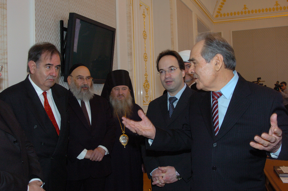 С коммисаром Совета Европы по правам человека Альваро Хиль Роблесом, 2006 год