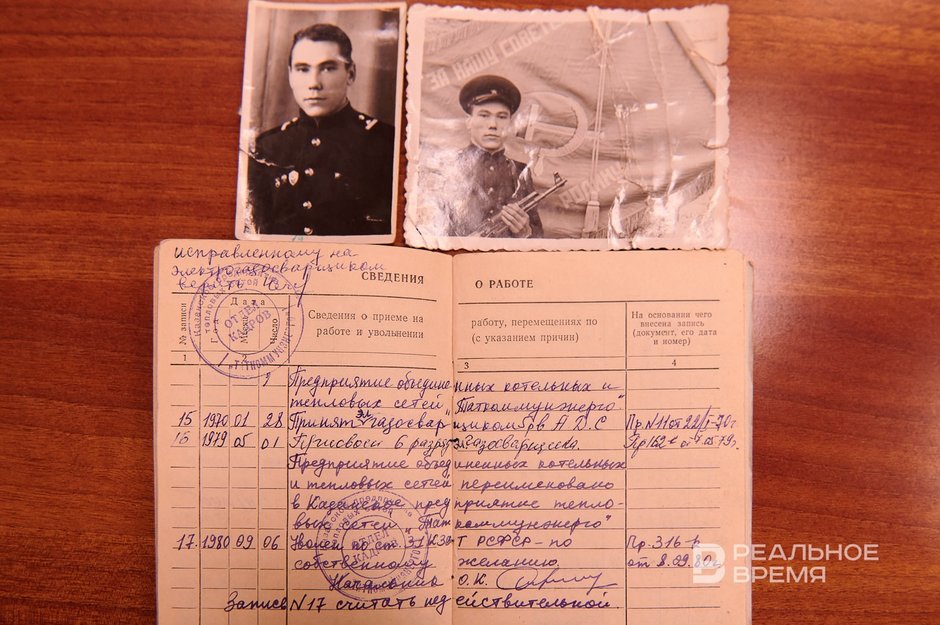 Павел Макаров в молодости и запись о его приеме на работу