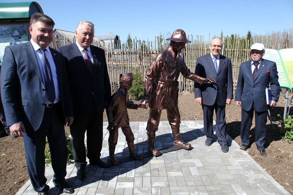 Открытие литературно-скульптурного парка в деревне Новый Кырлай Арского района РТ, 27 апреля